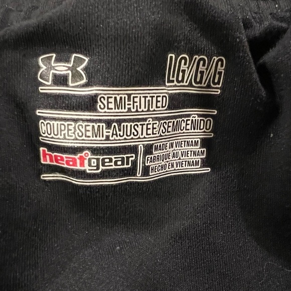 B16.22 Under Armour Women’s Semi-fitted Heat Gear Shorts
Large - Picture 4 of 5